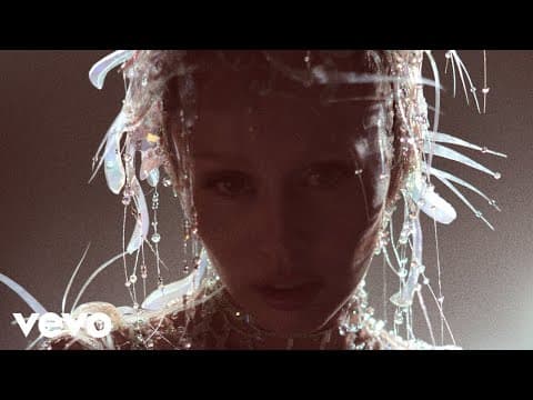 Đĩa đơn mới của Miley Cyrus "End of the World" ra mắt mạnh mẽ, đạt vị trí số 3 trên bảng xếp hạng iTunes trong sự mong đợi cho album sắp tới